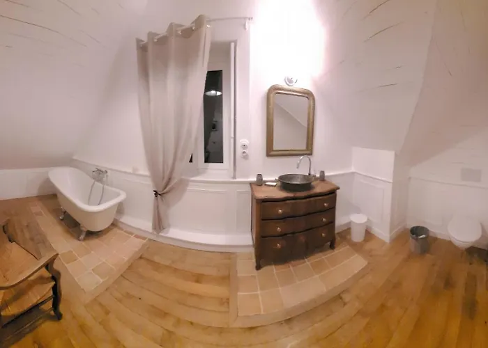 De Charme Dans Un Cadre Bucolique A 20min Du Mans Bed and breakfast